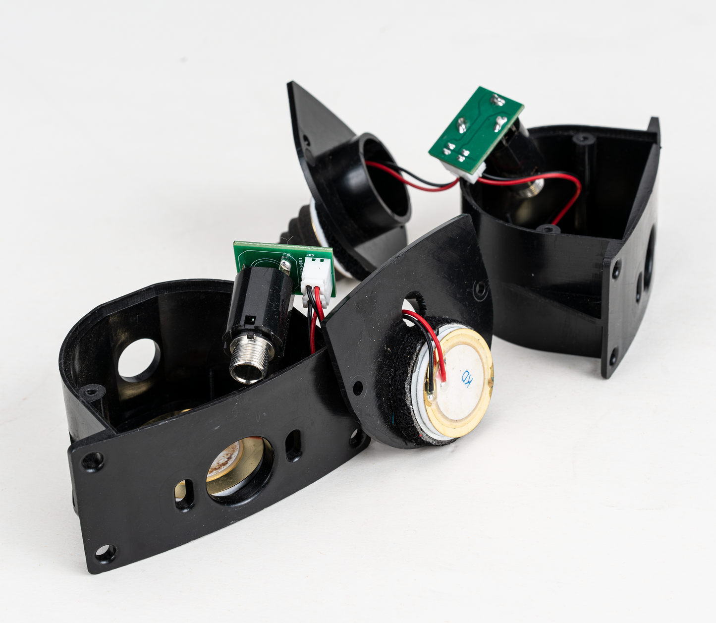 Built-in trigger bracket